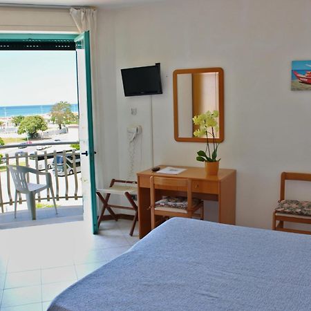 Hotel Puccinelli ليدو دي كامايوري المظهر الخارجي الصورة