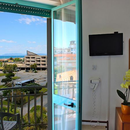 Hotel Puccinelli ليدو دي كامايوري المظهر الخارجي الصورة