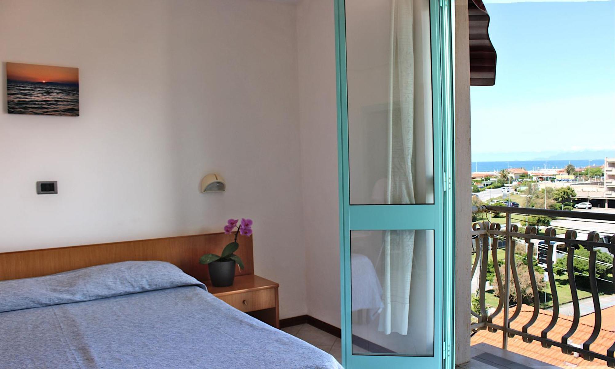 Hotel Puccinelli ليدو دي كامايوري المظهر الخارجي الصورة
