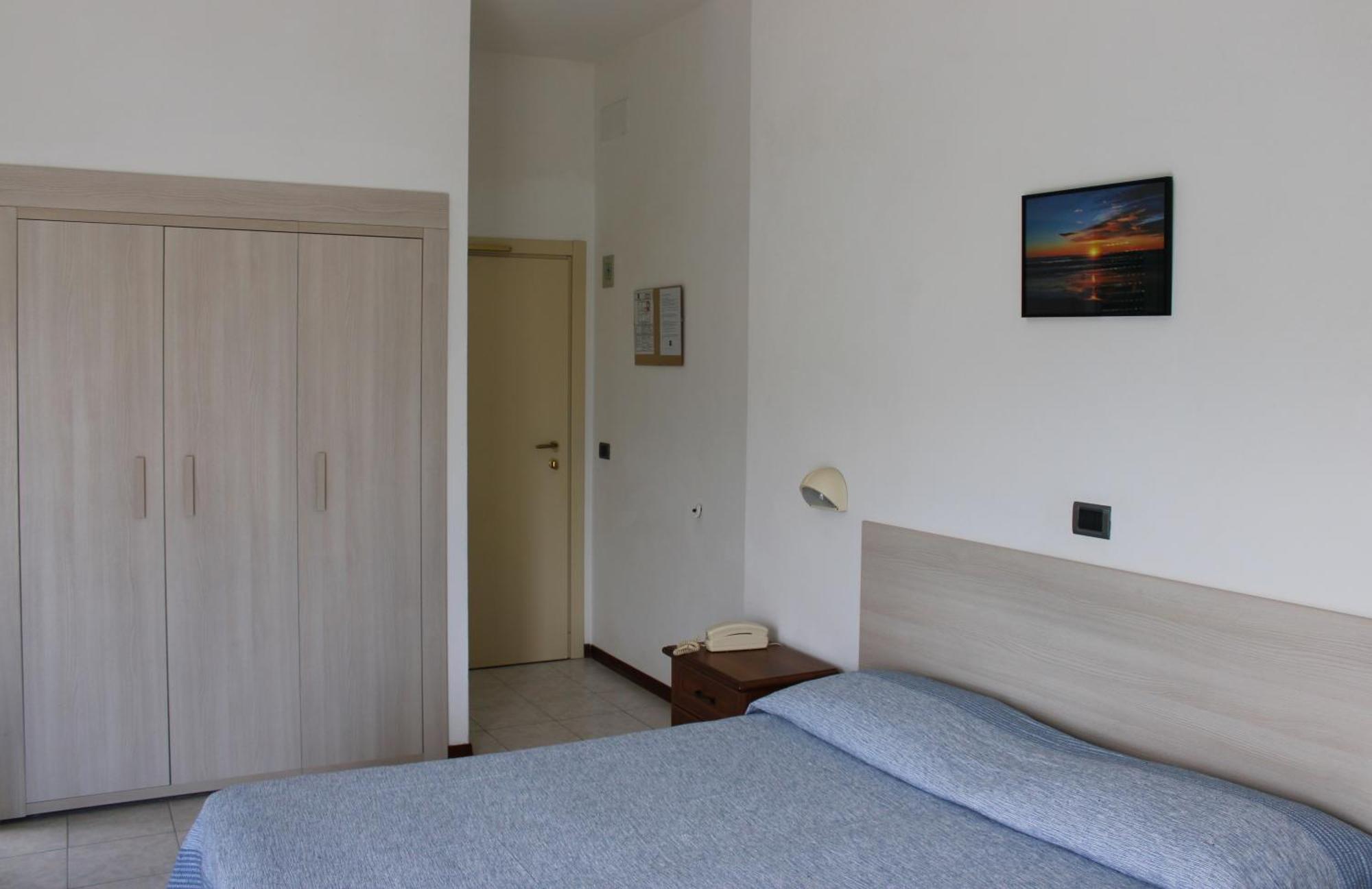 Hotel Puccinelli ليدو دي كامايوري المظهر الخارجي الصورة